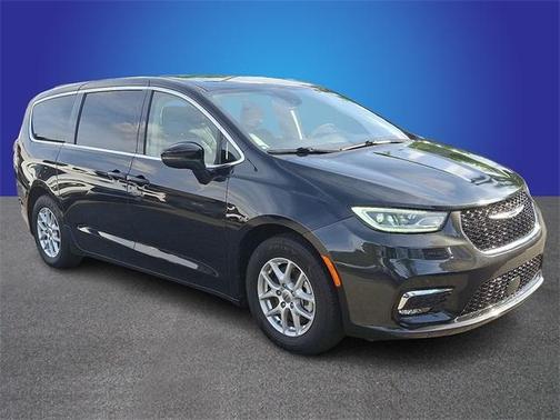 2023 Chrysler Pacifica Touring-L