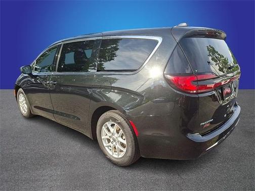 2023 Chrysler Pacifica Touring-L
