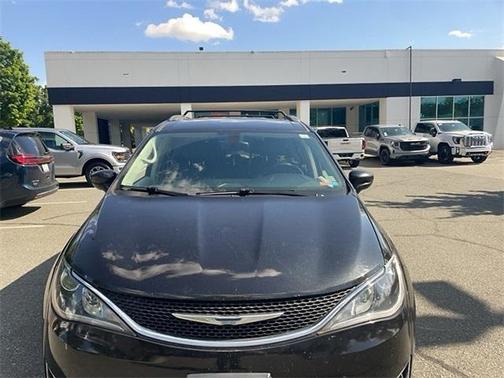 2018 Chrysler Pacifica Touring-L
