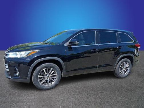 Midnight Black Metallic 2018 Toyota Highlander XLE