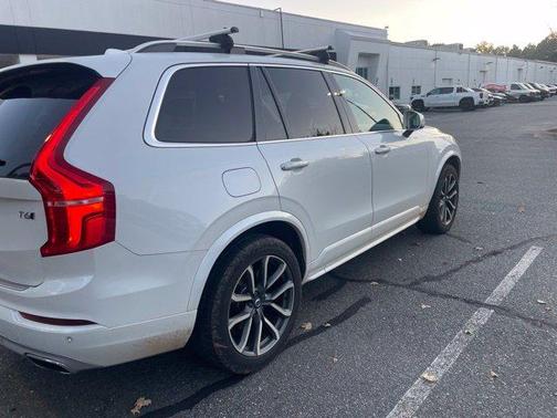 Crystal White Pearl 2019 Volvo XC90 T6 Momentum
