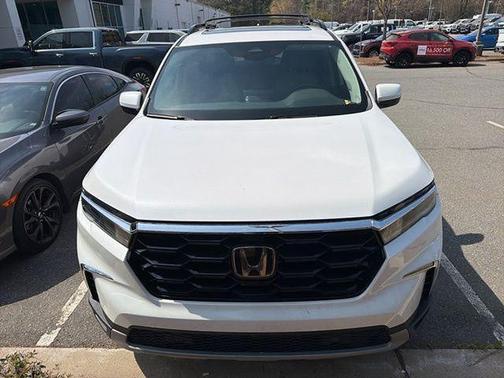 White 2023 Honda Pilot Touring