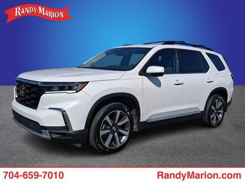 White 2023 Honda Pilot Touring