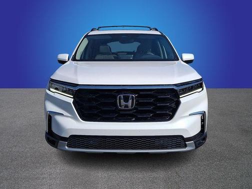 White 2023 Honda Pilot Touring
