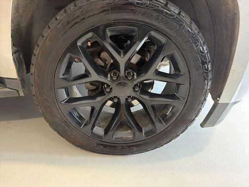 Silver Ice Metallic 2018 Chevrolet Suburban LT