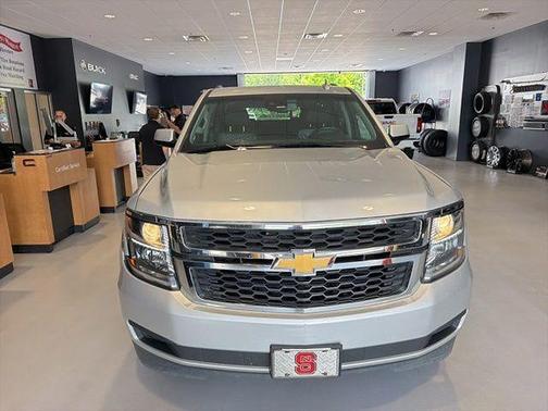Silver Ice Metallic 2018 Chevrolet Suburban LT
