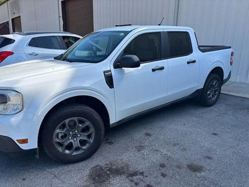 Oxford White 2024 Ford Maverick XLT