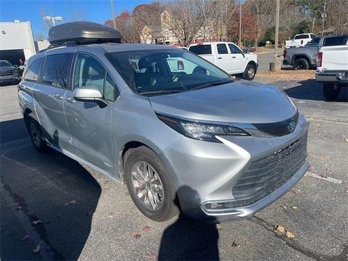 2021 Toyota Sienna XLE
