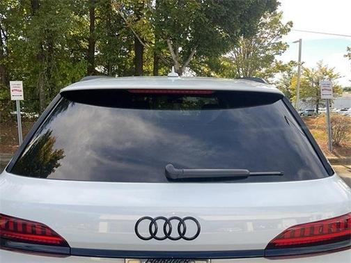 2023 Audi Q7 55 Premium Plus