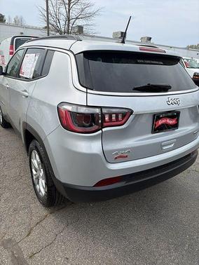 Silver Zynith 2024 Jeep Compass Latitude