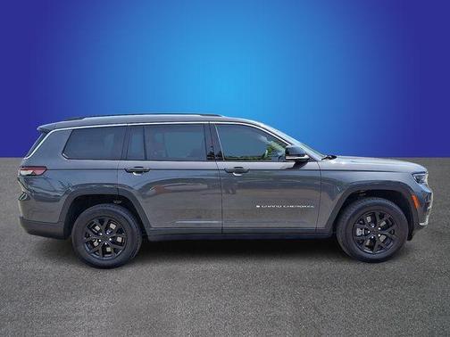 Metallic 2023 Jeep Grand Cherokee L Limited