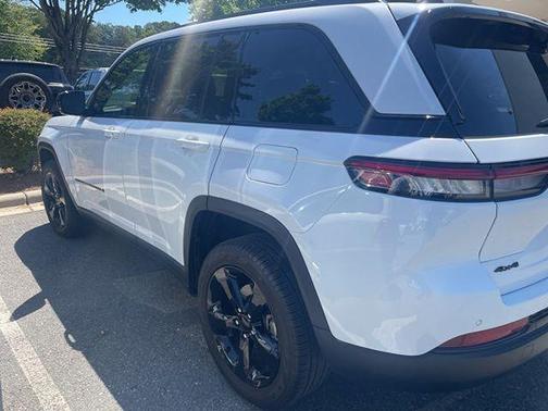 Bright White Clearcoat 2025 Jeep Grand Cherokee Limited