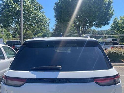 Bright White Clearcoat 2025 Jeep Grand Cherokee Limited