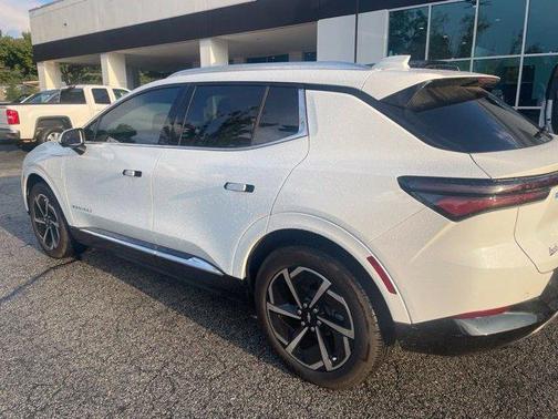 Summit White 2024 Chevrolet Equinox EV LT