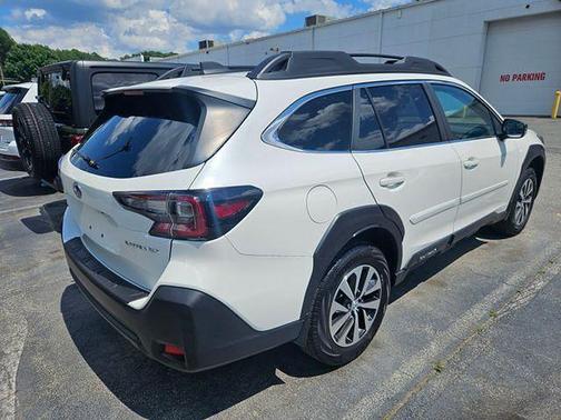 Crystal White Pearl 2024 Subaru Outback Premium