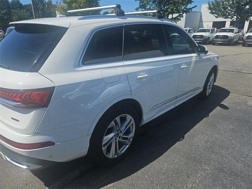2021 Audi Q7 45 Premium Plus
