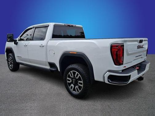 Summit White 2022 GMC Sierra 2500 AT4