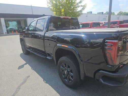 Onyx Black 2025 GMC Sierra 2500 AT4