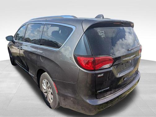 2018 Chrysler Pacifica Touring-L