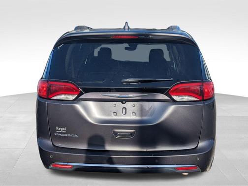 2018 Chrysler Pacifica Touring-L