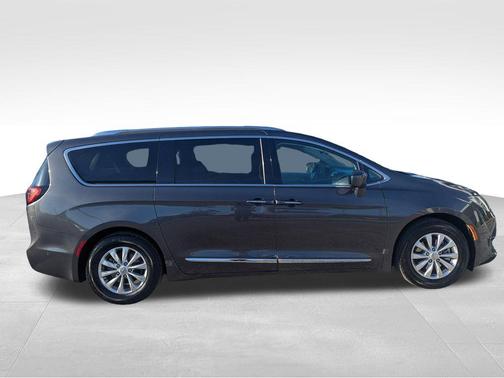 2018 Chrysler Pacifica Touring-L