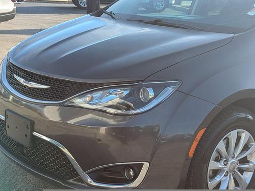 2018 Chrysler Pacifica Touring-L