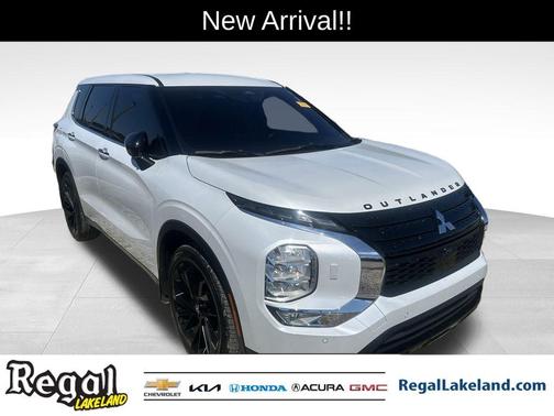 2023 Mitsubishi Outlander SE