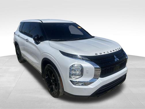 2023 Mitsubishi Outlander SE