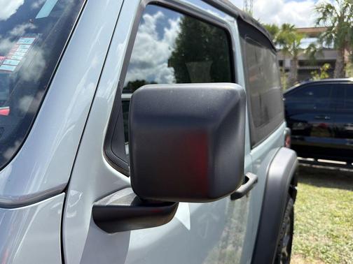 Earl Clearcoat 2024 Jeep Wrangler Sport