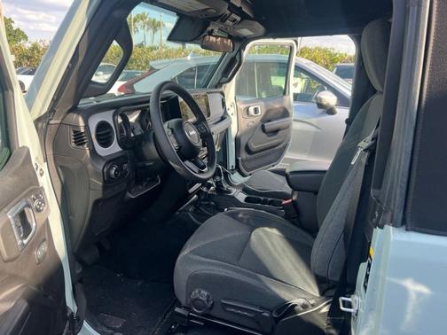 Earl Clearcoat 2024 Jeep Wrangler Sport