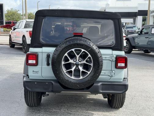 Earl Clearcoat 2024 Jeep Wrangler Sport