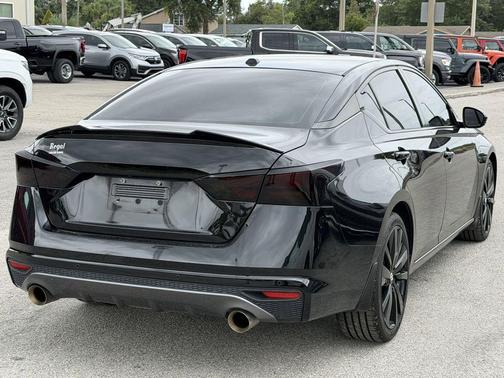 Black 2021 Nissan Altima 2.5 SR
