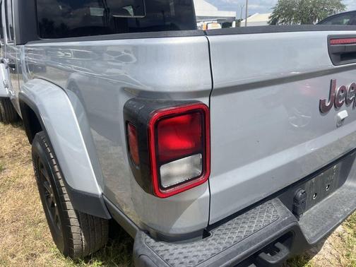 2023 Jeep Gladiator Overland