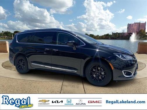 Photo 1 of 31 of 2020 Chrysler Pacifica Touring-L