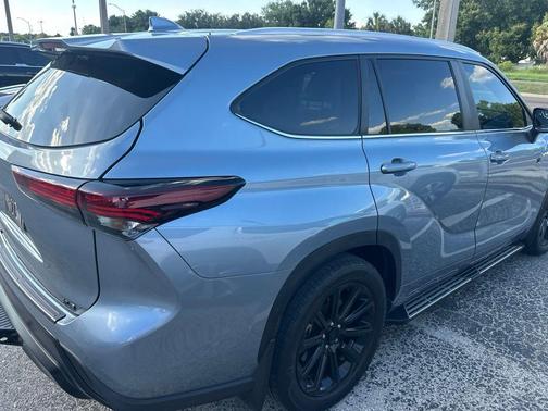 Moon Dust 2024 Toyota Highlander XLE