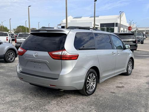 2019 Toyota Sienna L