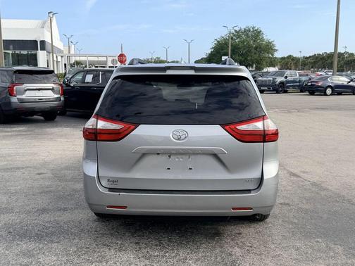 2019 Toyota Sienna L