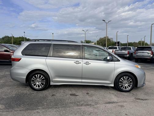2019 Toyota Sienna L