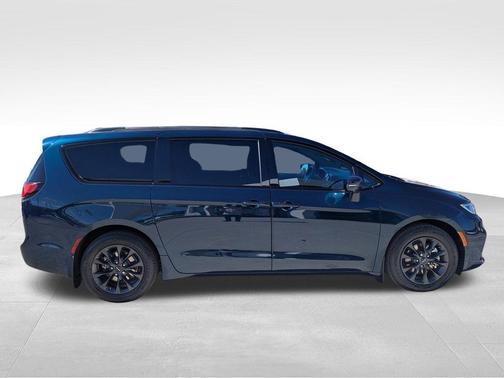 2021 Chrysler Pacifica Touring-L