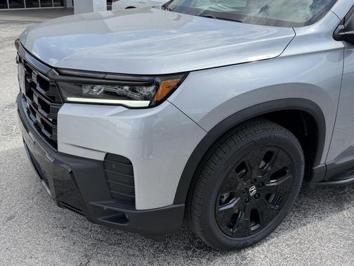 Solar Silver Metallic 2026 Honda Pilot Black Edition