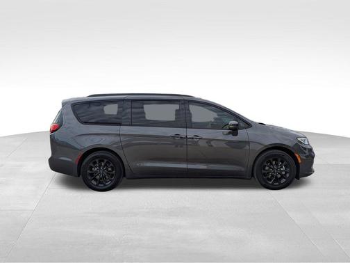 2021 Chrysler Pacifica Touring-L