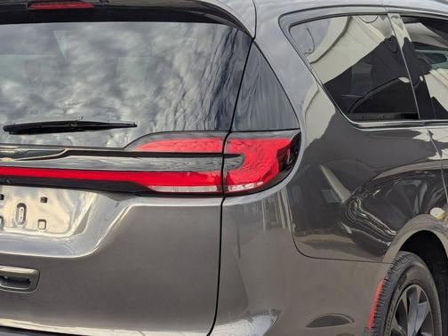 2021 Chrysler Pacifica Touring-L