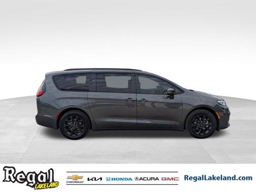2021 Chrysler Pacifica Touring-L