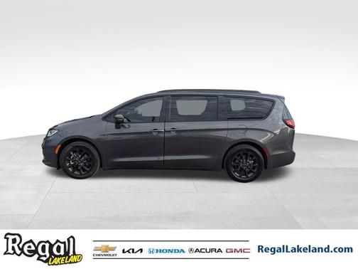 2021 Chrysler Pacifica Touring-L