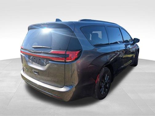 2021 Chrysler Pacifica Touring-L