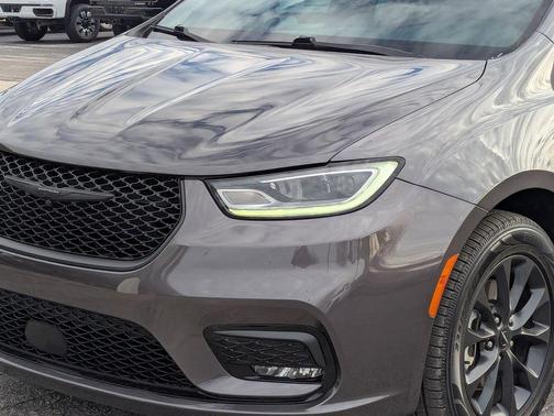 2021 Chrysler Pacifica Touring-L