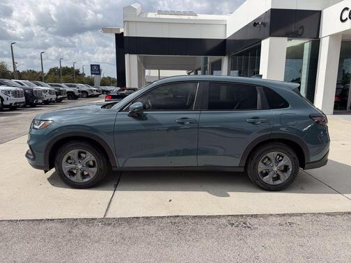 Pearl 2027 Honda HR-V LX