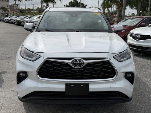 Pearl 2023 Toyota Highlander Limited