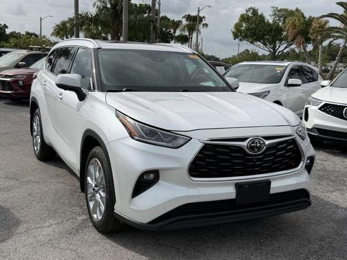 Pearl 2023 Toyota Highlander Limited