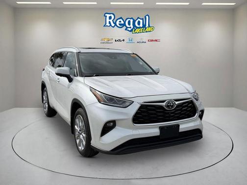 Pearl 2023 Toyota Highlander Limited